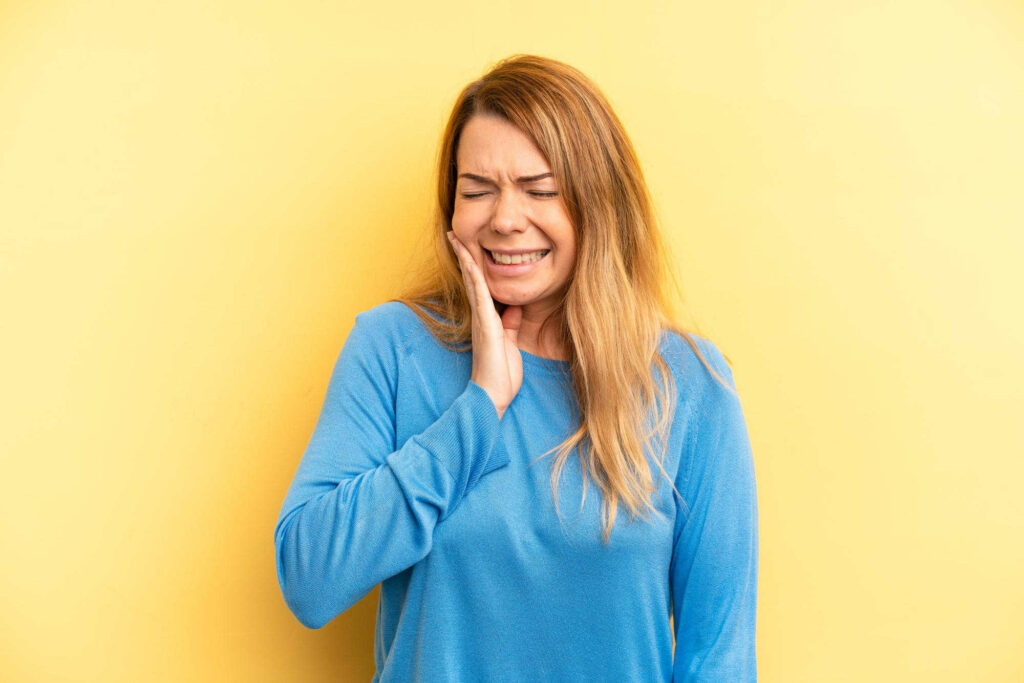 femme qui a mal aux dents de sagesse