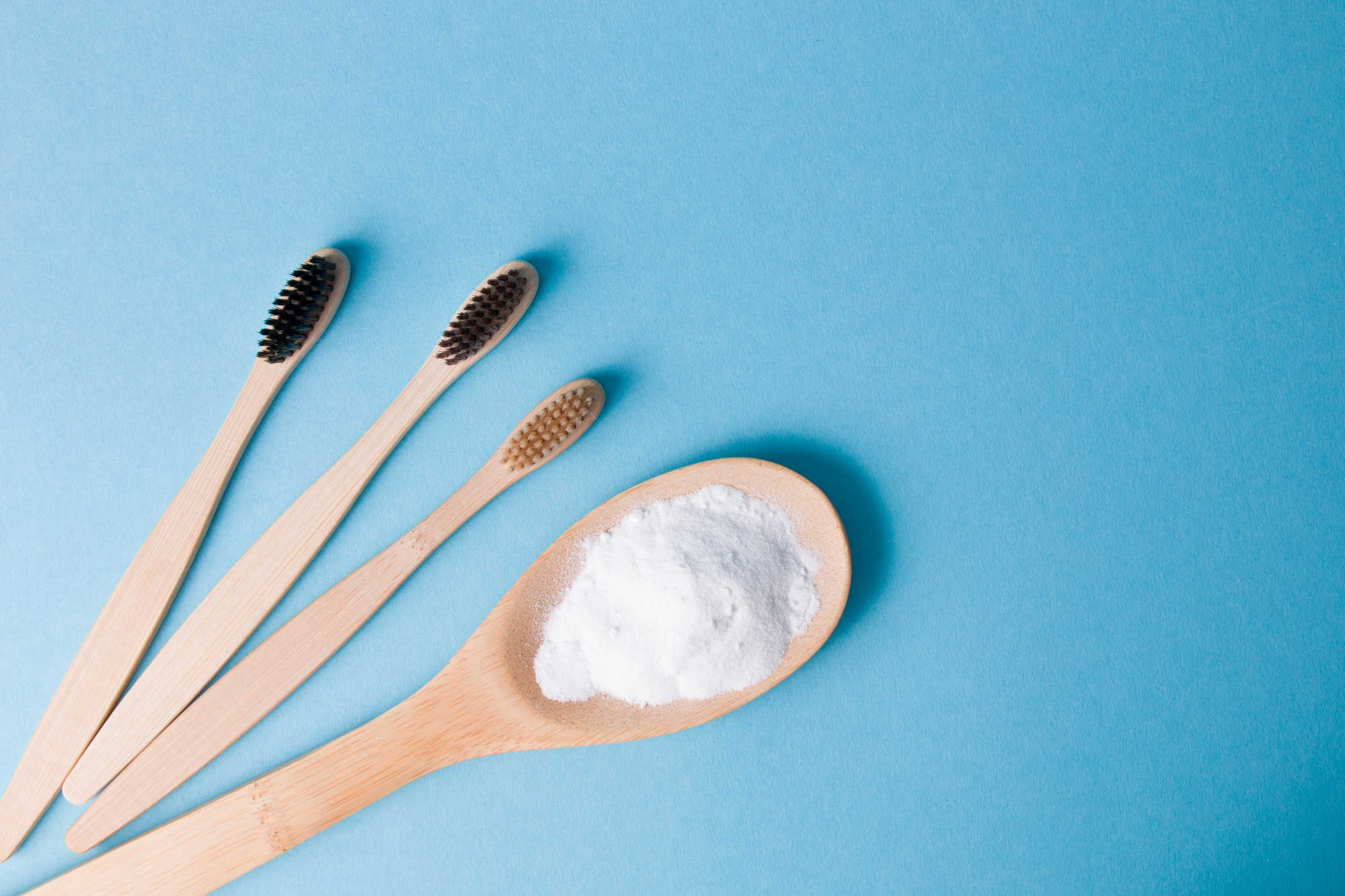 brosse à dents avec du bicarbonate de soude